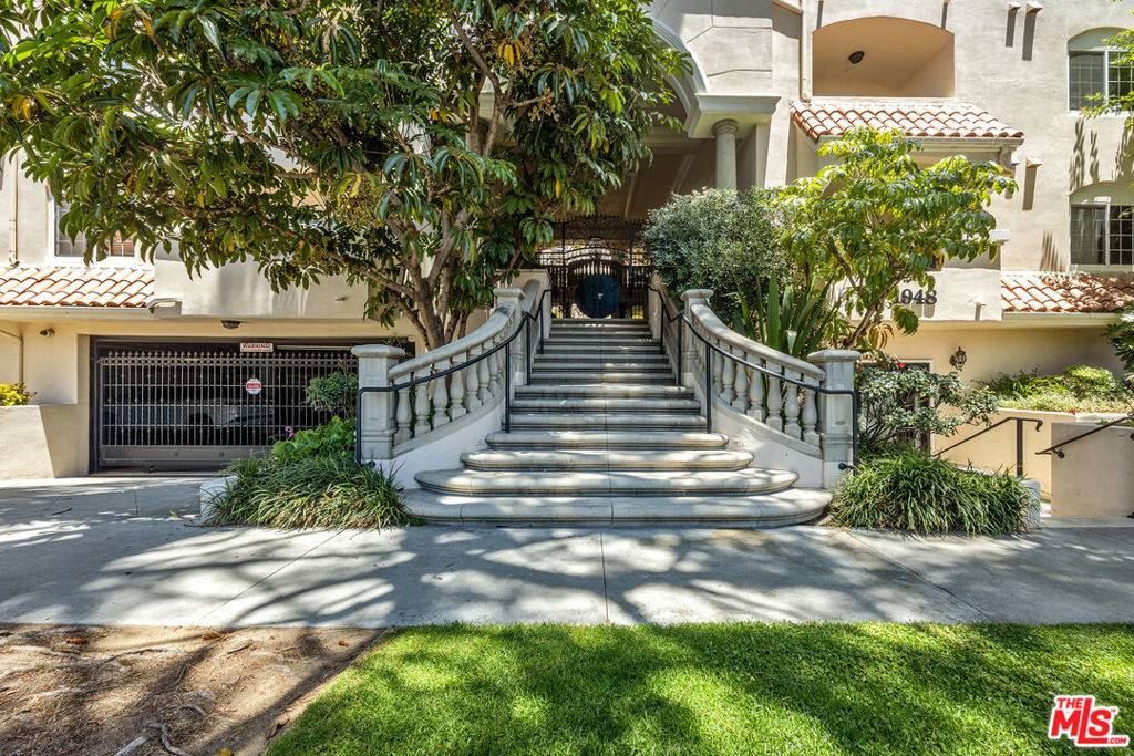 1948 Malcolm AVE #402, Los Angeles, CA 90025