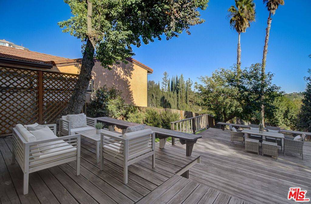 Woodland Hills, CA 91364,4990 Llano DR