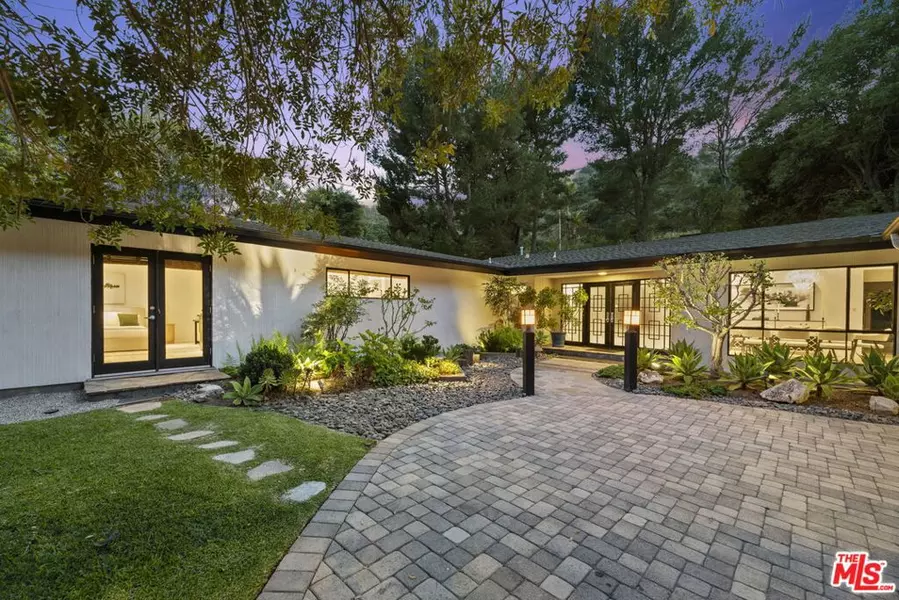 8630 Allenwood RD, Los Angeles, CA 90046