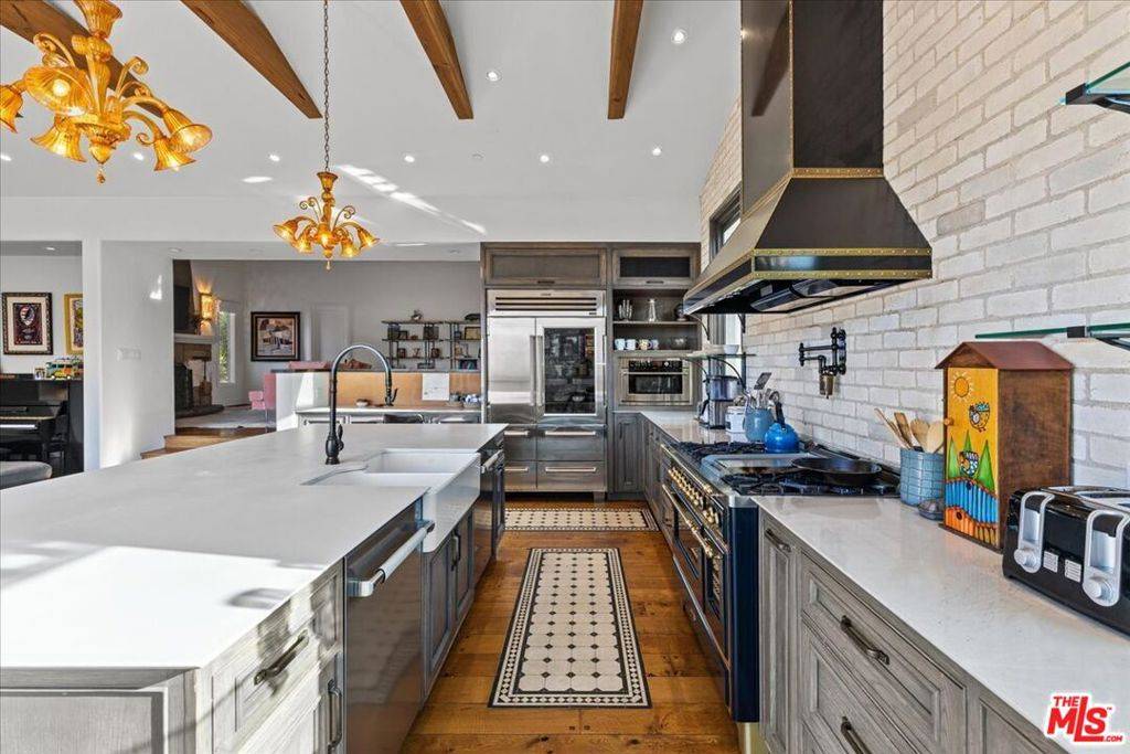 Topanga, CA 90290,2373 Tuna Canyon RD