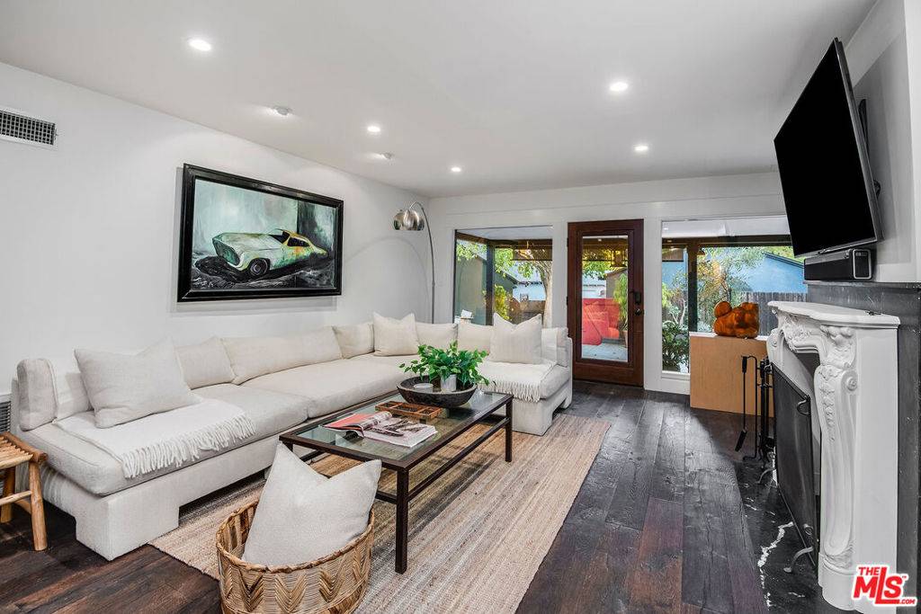 Sherman Oaks, CA 91423