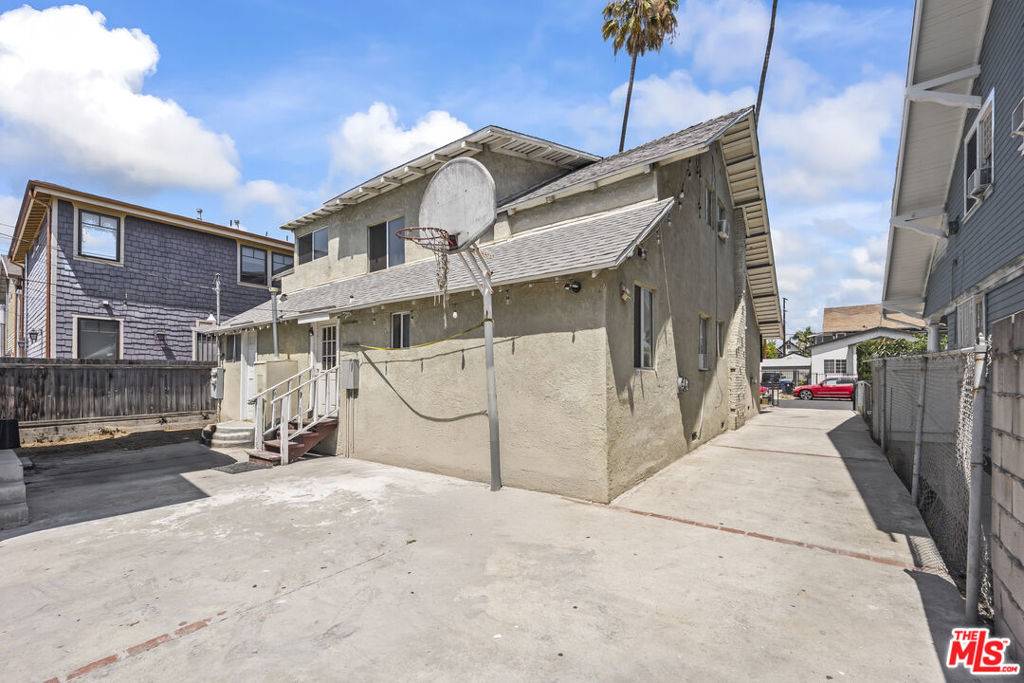 Los Angeles, CA 90006,1745 S Kingsley DR