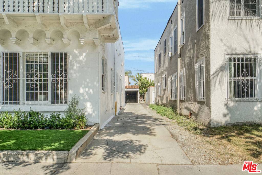 Los Angeles, CA 90036,448 N Orange Grove AVE