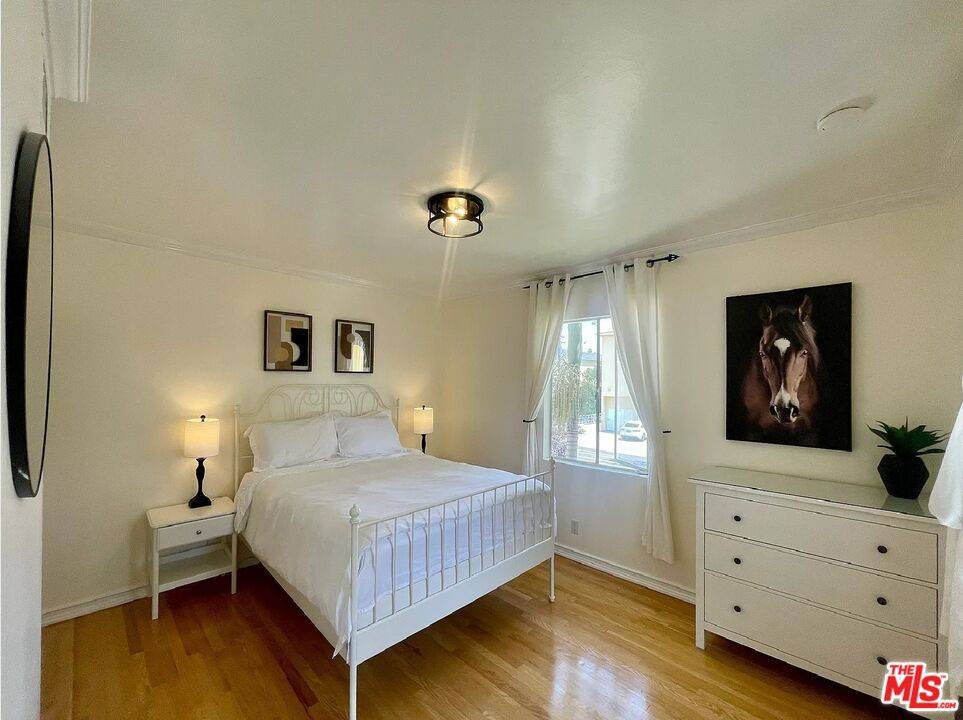 Santa Monica, CA 90403,938 6th ST #4