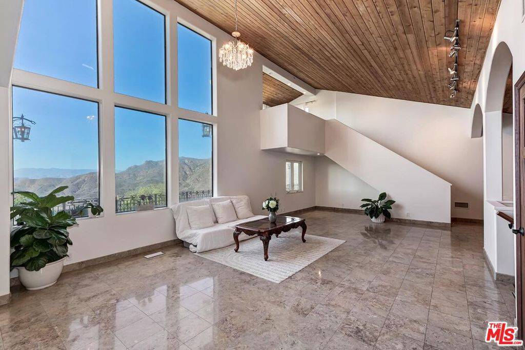 Malibu, CA 90265,10827 Pacific View DR