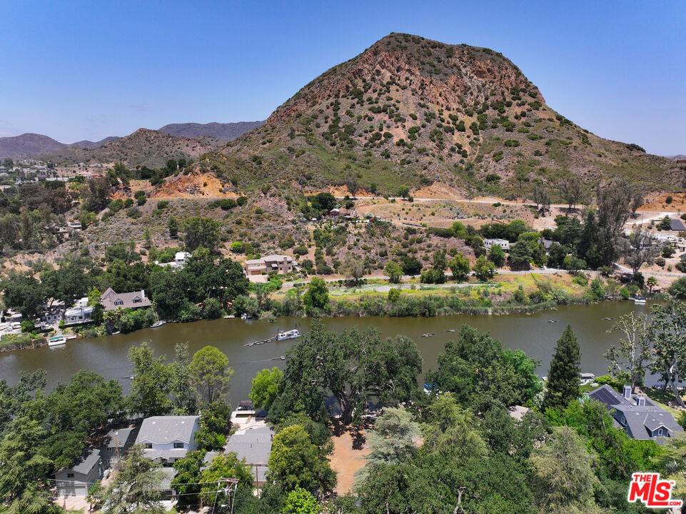 Agoura Hills, CA 91301,29255 S Lakeshore DR