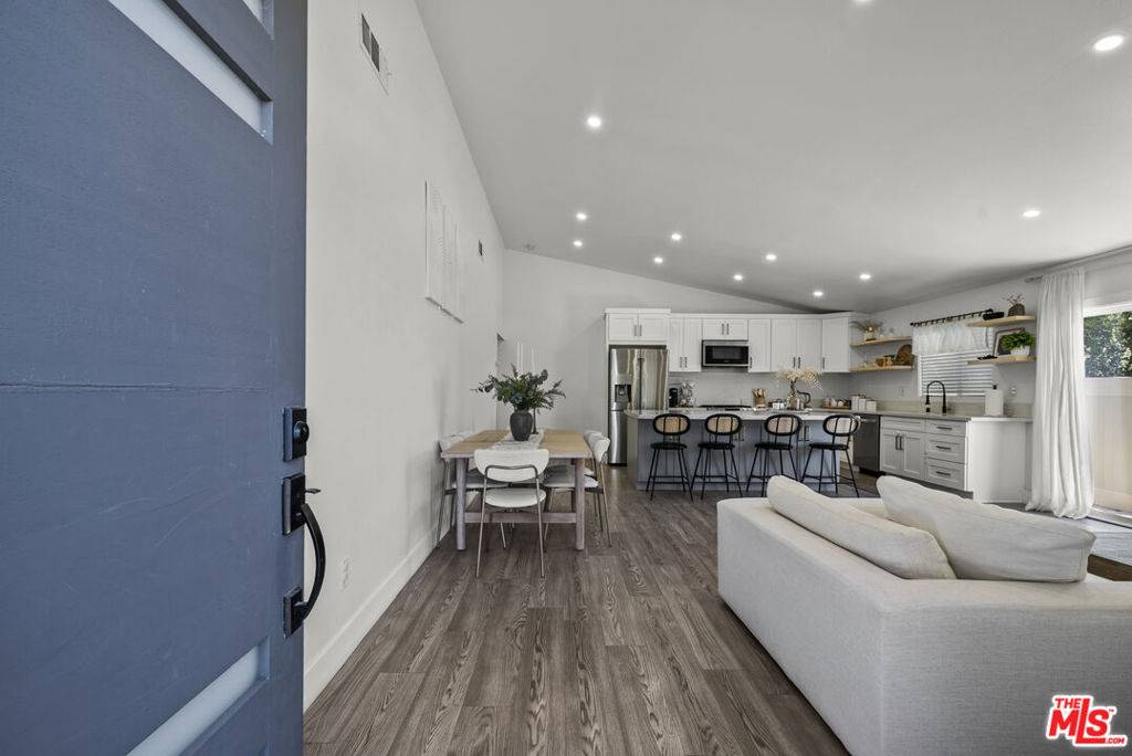 Canyon Country, CA 91351,18712 Vicci ST