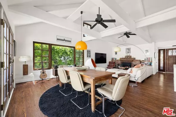 Los Angeles, CA 90068,2464 Hollyridge DR