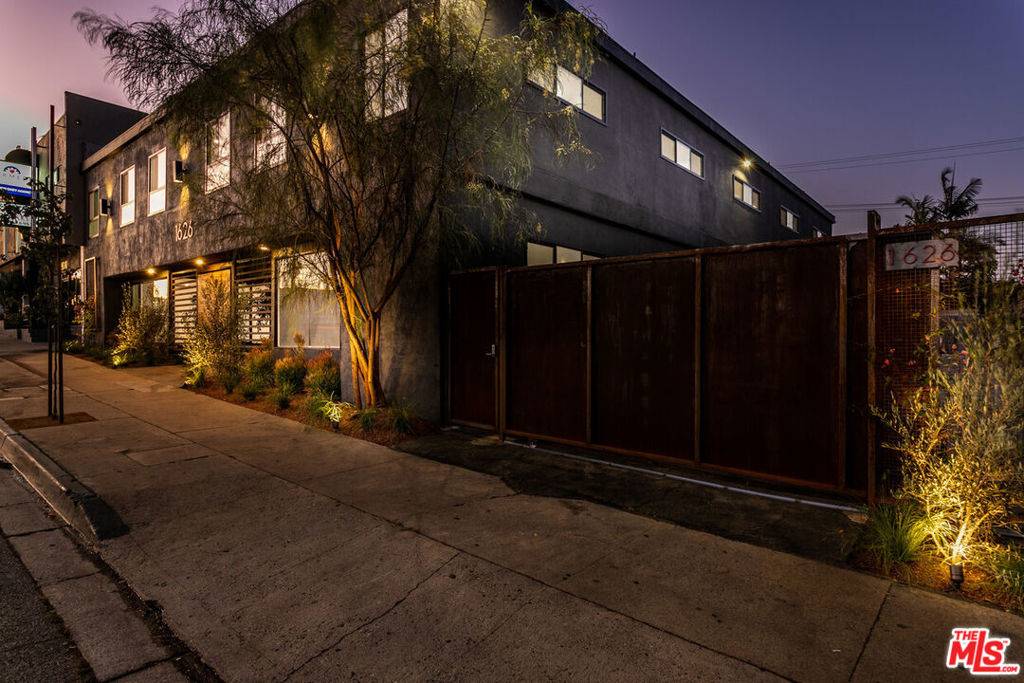 Inglewood, CA 90302,1626 Centinela AVE #200