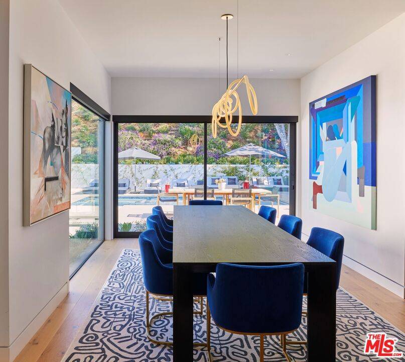 Beverly Hills, CA 90210,9455 Eden DR