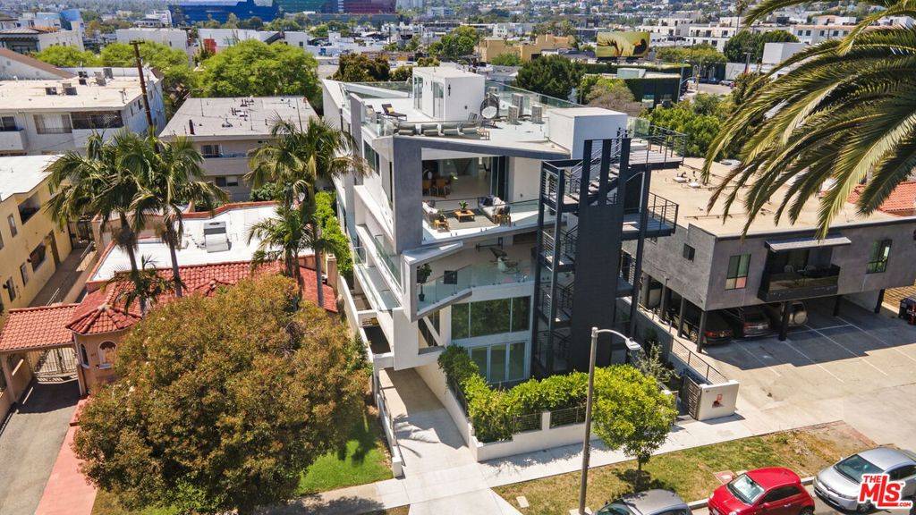West Hollywood, CA 90048,621 N Kings RD #3