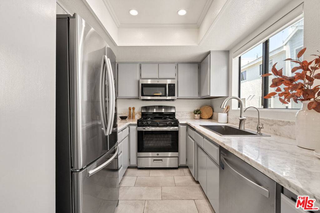 Pasadena, CA 91106,630 N Wilson AVE #1