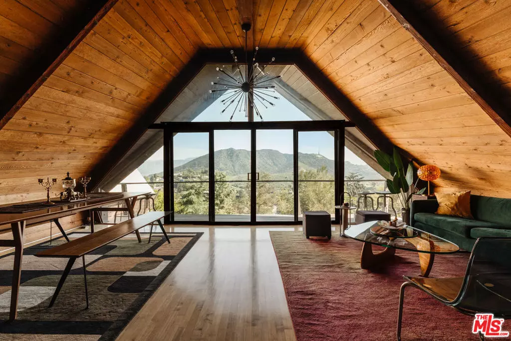 Los Angeles, CA 90068,6894 Pacific View DR