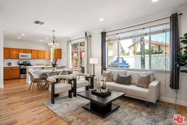 Irvine, CA 92602,33 Halifax PL