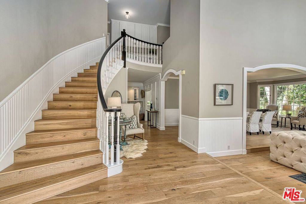 Agoura Hills, CA 91301,29340 Castlehill DR