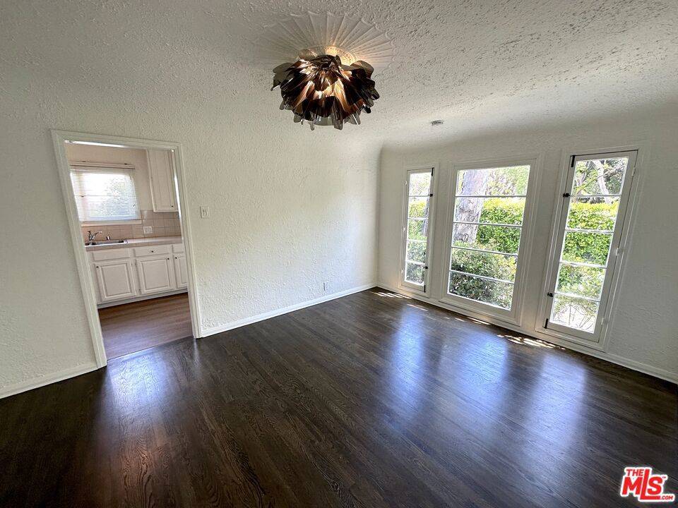 West Hollywood, CA 90048,9019 Rosewood AVE