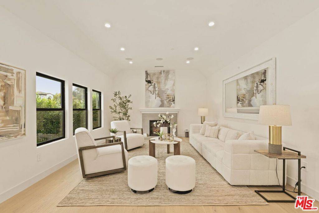 Los Angeles, CA 90064,2370 Kelton AVE