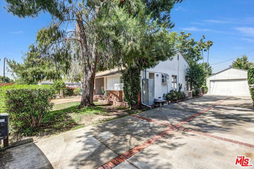 Van Nuys, CA 91406,7903 Amestoy AVE
