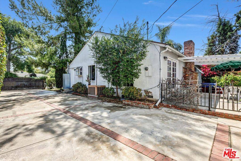 Van Nuys, CA 91406,7903 Amestoy AVE