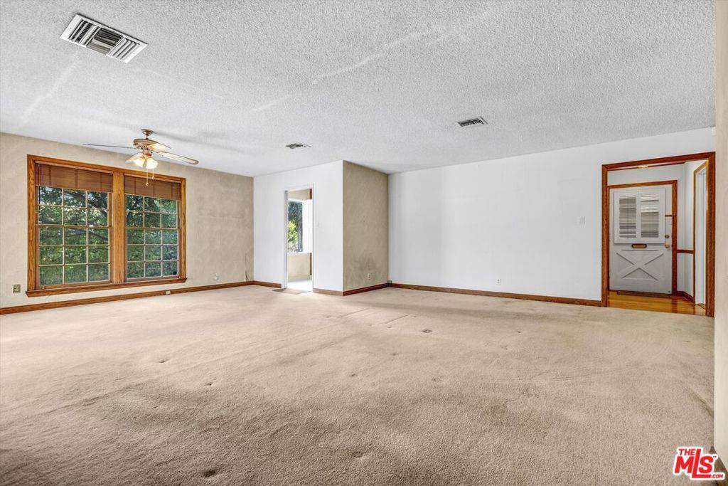Van Nuys, CA 91406,7903 Amestoy AVE