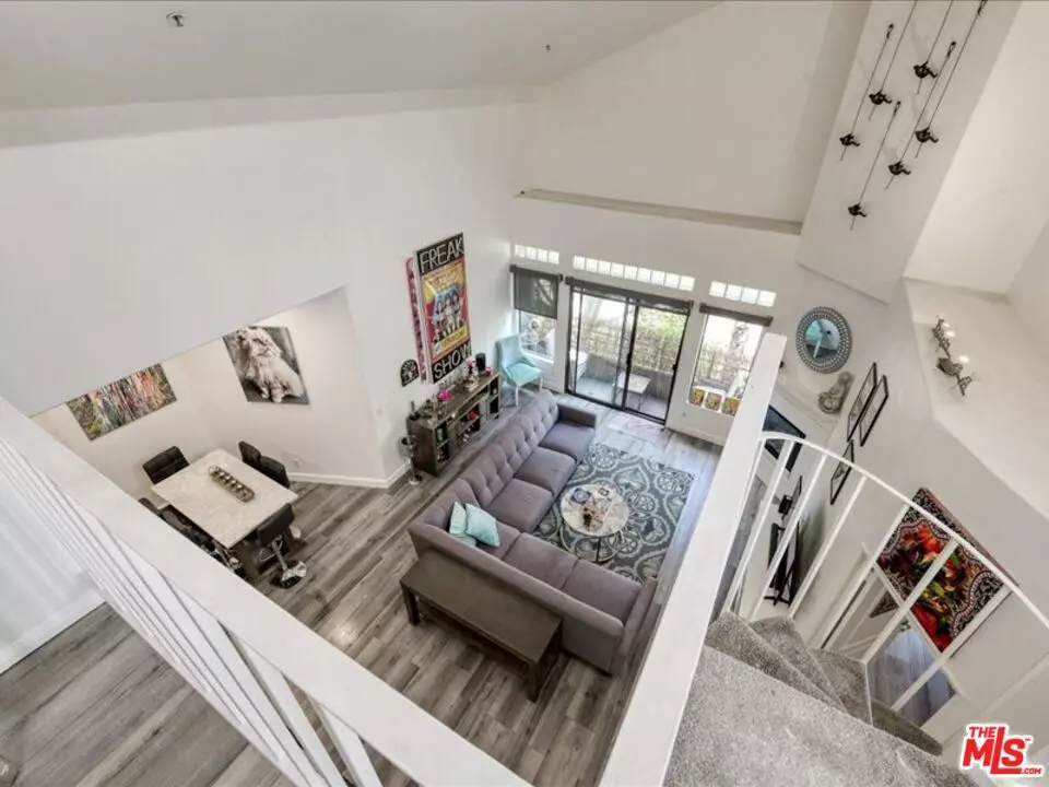 Sherman Oaks, CA 91423,4477 Woodman AVE #304