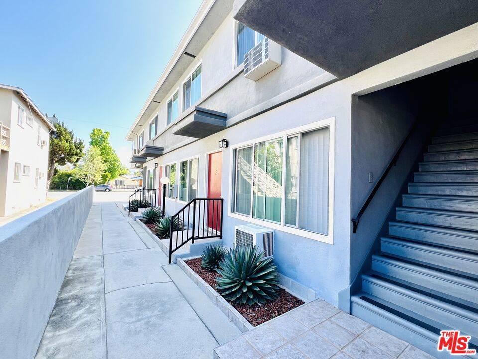 Valley Village, CA 91607,11749 Riverside DR #6