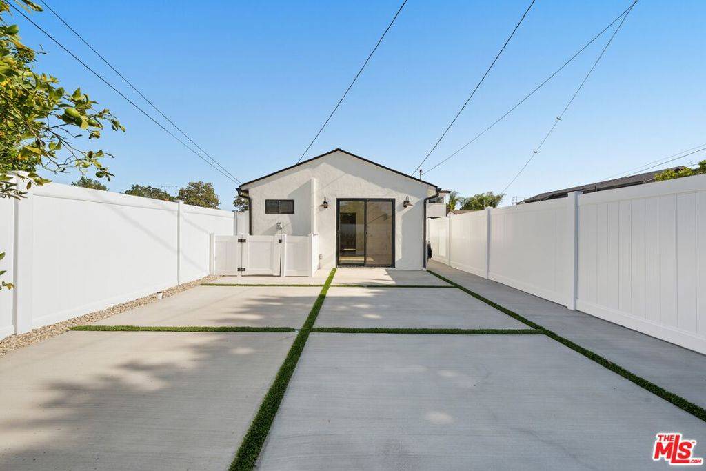 Valley Village, CA 91607,12257 Collins ST