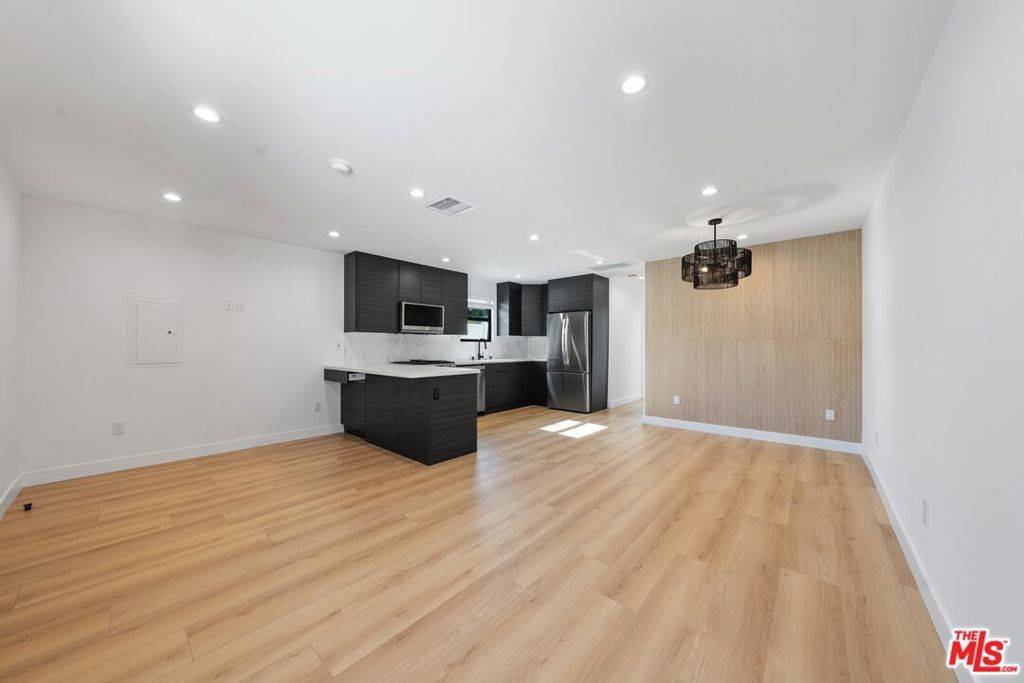 Valley Village, CA 91607,12257 Collins ST
