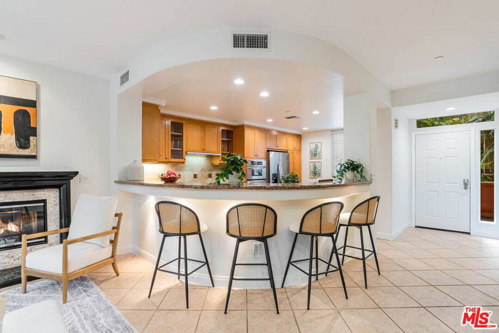 Playa Vista, CA 90094,13173 Pacific Promenade #101