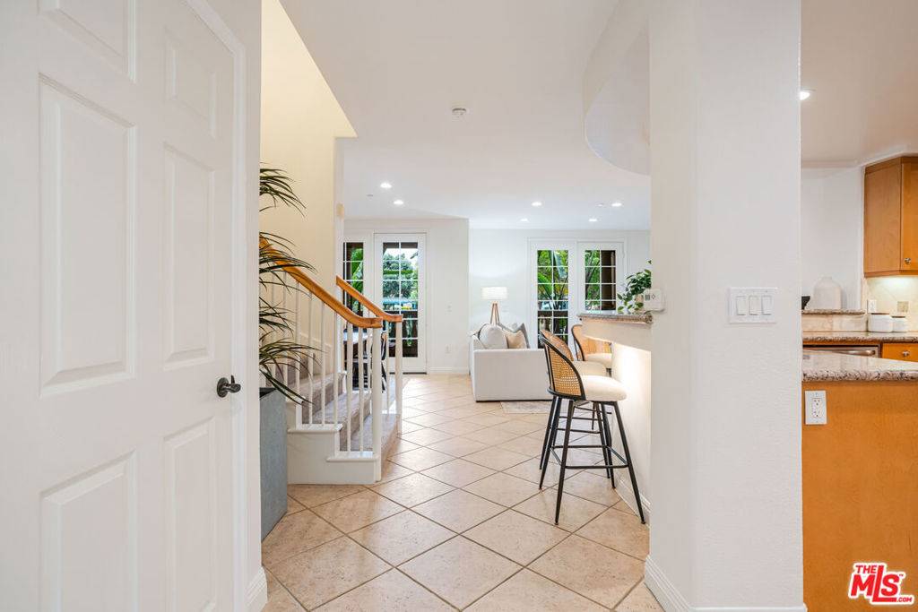 Playa Vista, CA 90094,13173 Pacific Promenade #101