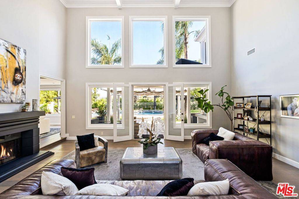 5325 Collingwood CIR, Calabasas, CA 91302