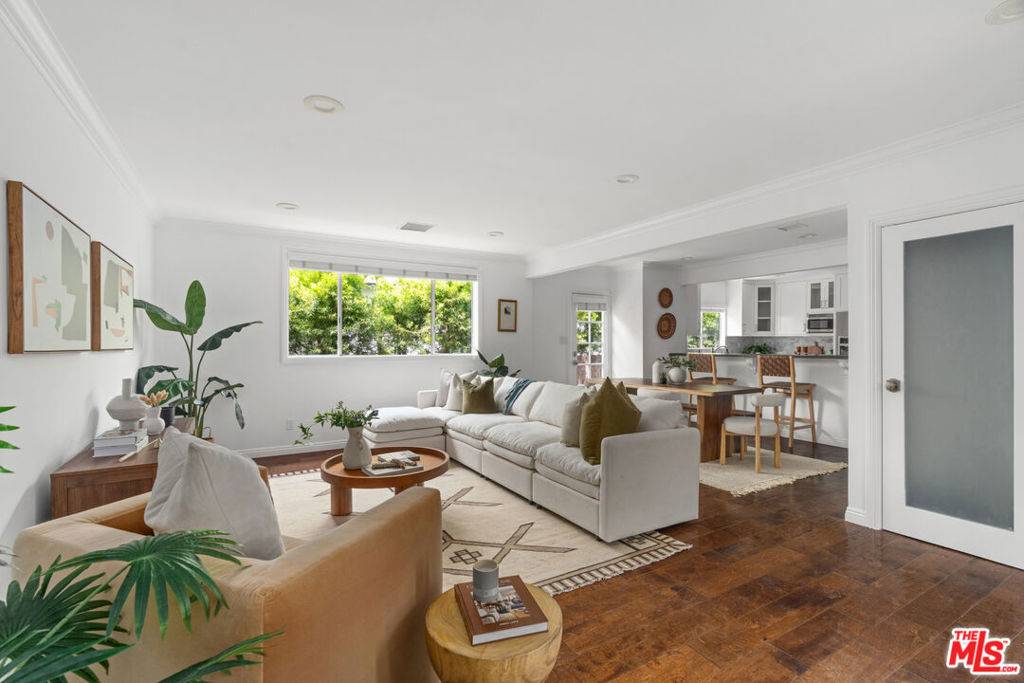 10813 Charnock RD, Los Angeles, CA 90034