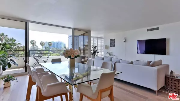 Marina Del Rey, CA 90292,4337 Marina City #249