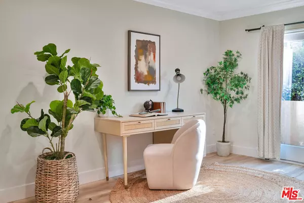 West Hollywood, CA 90048,118 S Clark DR #101