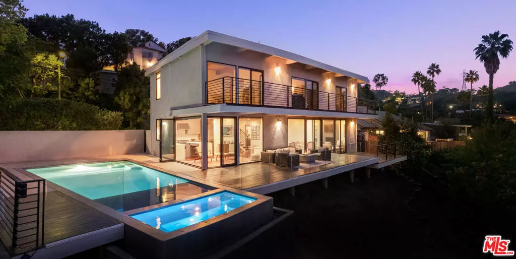 Los Angeles, CA 90068,2608 Carman Crest DR