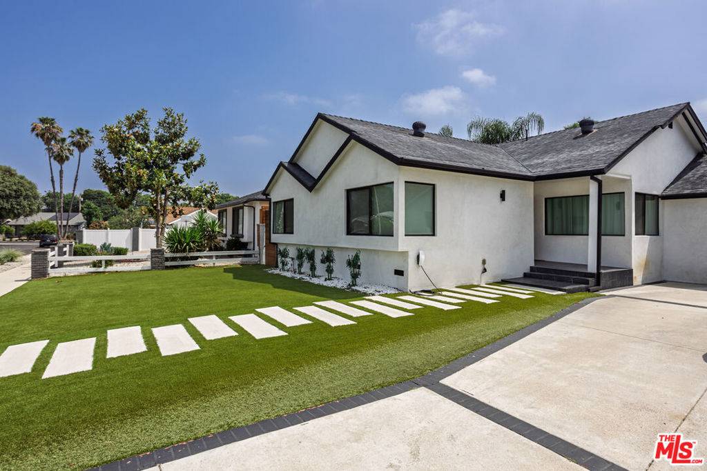 Woodland Hills, CA 91303,6610 Farralone AVE