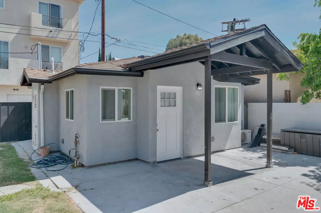 Sherman Oaks, CA 91403,15011 Hartsook ST