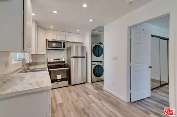 Sherman Oaks, CA 91403,15011 Hartsook ST