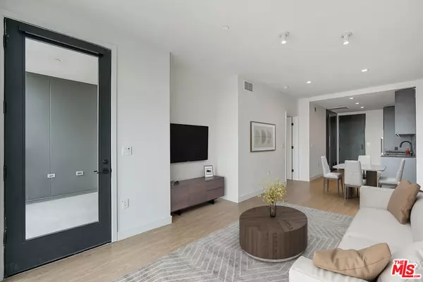 Los Angeles, CA 90034,3688 Overland AVE #623