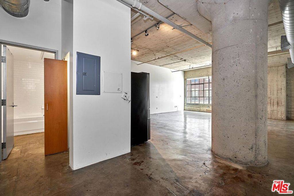 Los Angeles, CA 90021,1855 Industrial ST #302