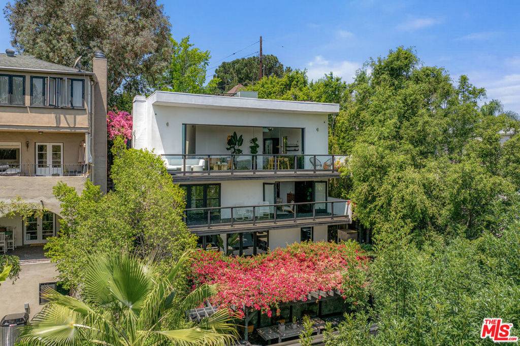 Los Angeles, CA 90027,2300 Ronda Vista DR