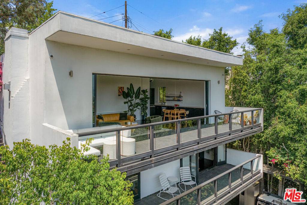 Los Angeles, CA 90027,2300 Ronda Vista DR