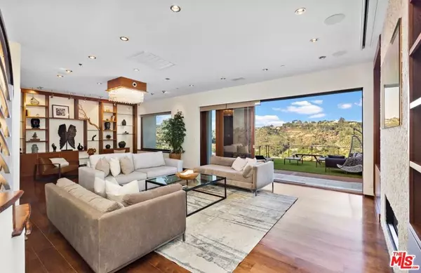 Los Angeles, CA 90077,1018 Stradella RD