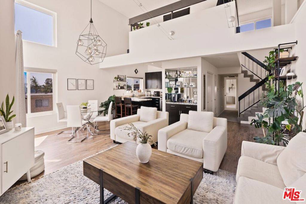 11938 Courtleigh DR #7, Los Angeles, CA 90066