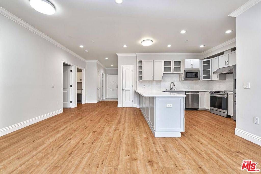 Los Angeles, CA 90006,944 S Serrano AVE #406