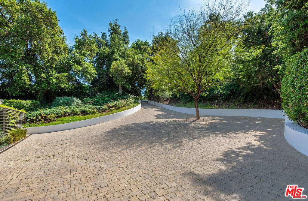 Encino, CA 91436,15941 Skytop RD