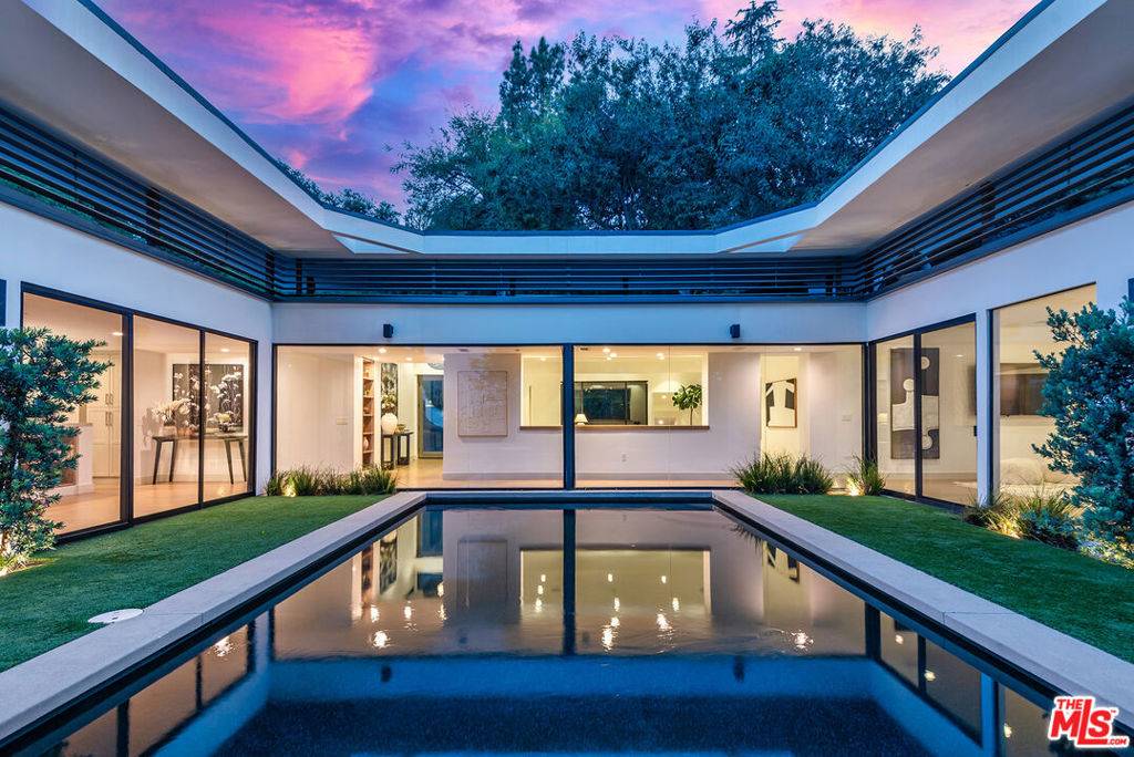 15941 Skytop RD, Encino, CA 91436