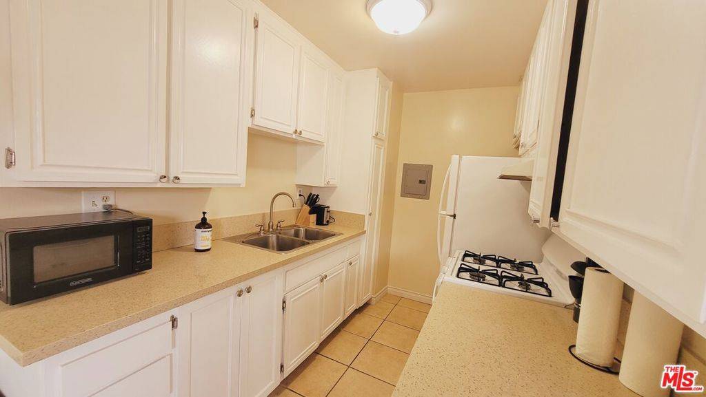 Santa Monica, CA 90403,818 7th ST #1