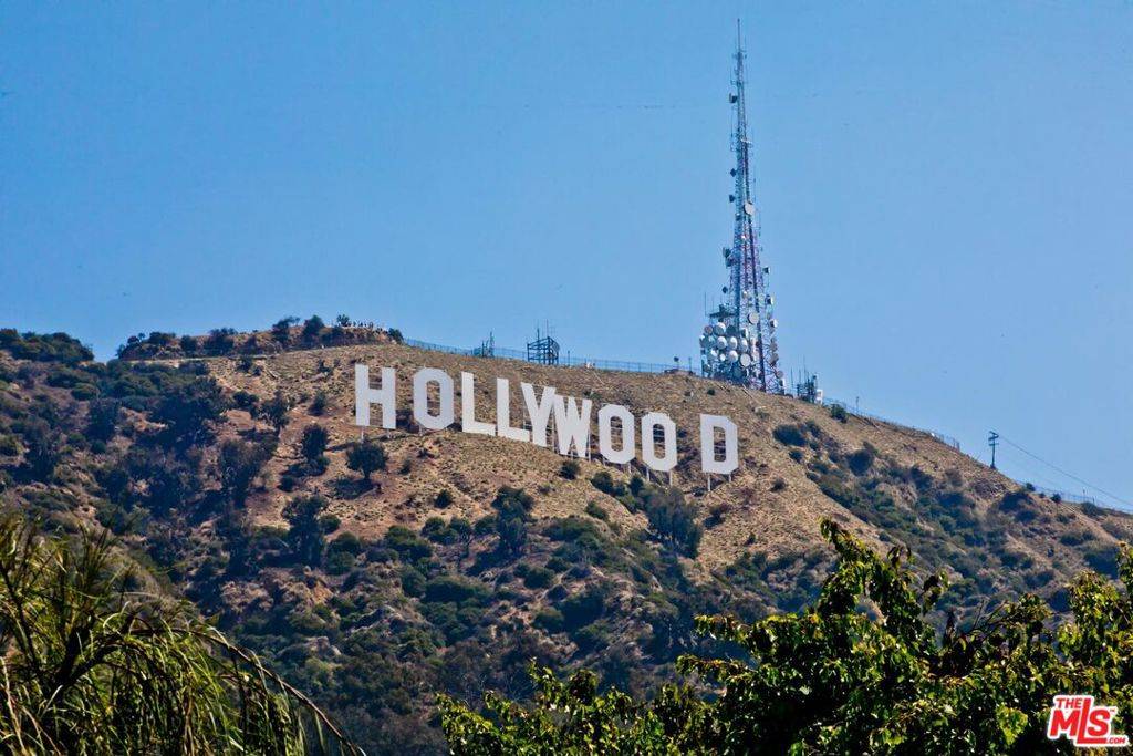 Los Angeles, CA 90068,3127 Arrowhead DR