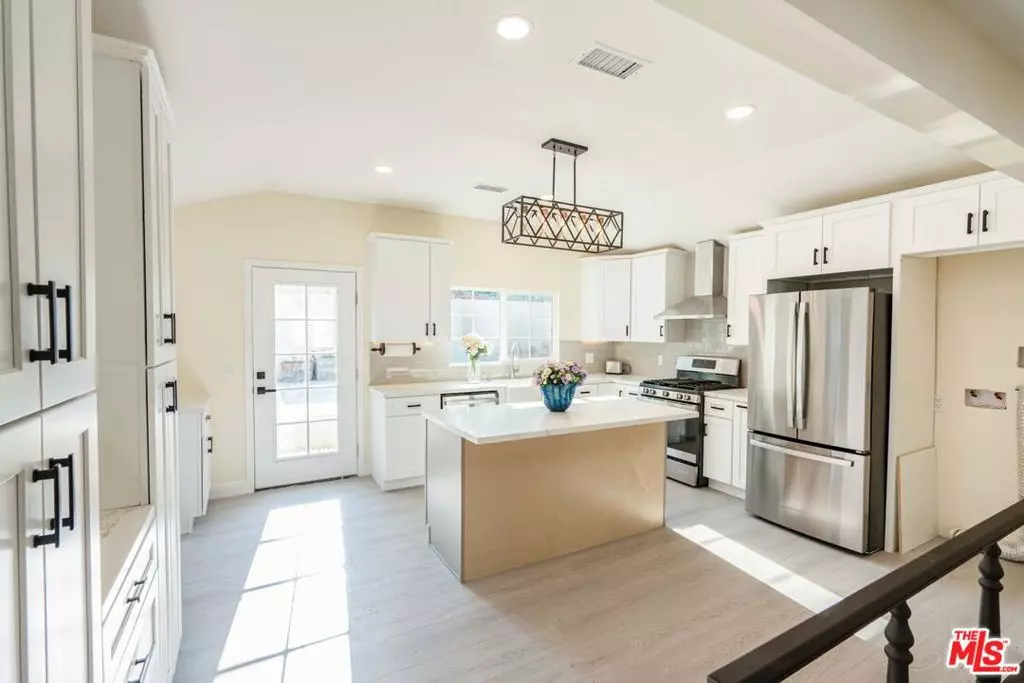 Sunland, CA 91040,9701 Wheatland AVE